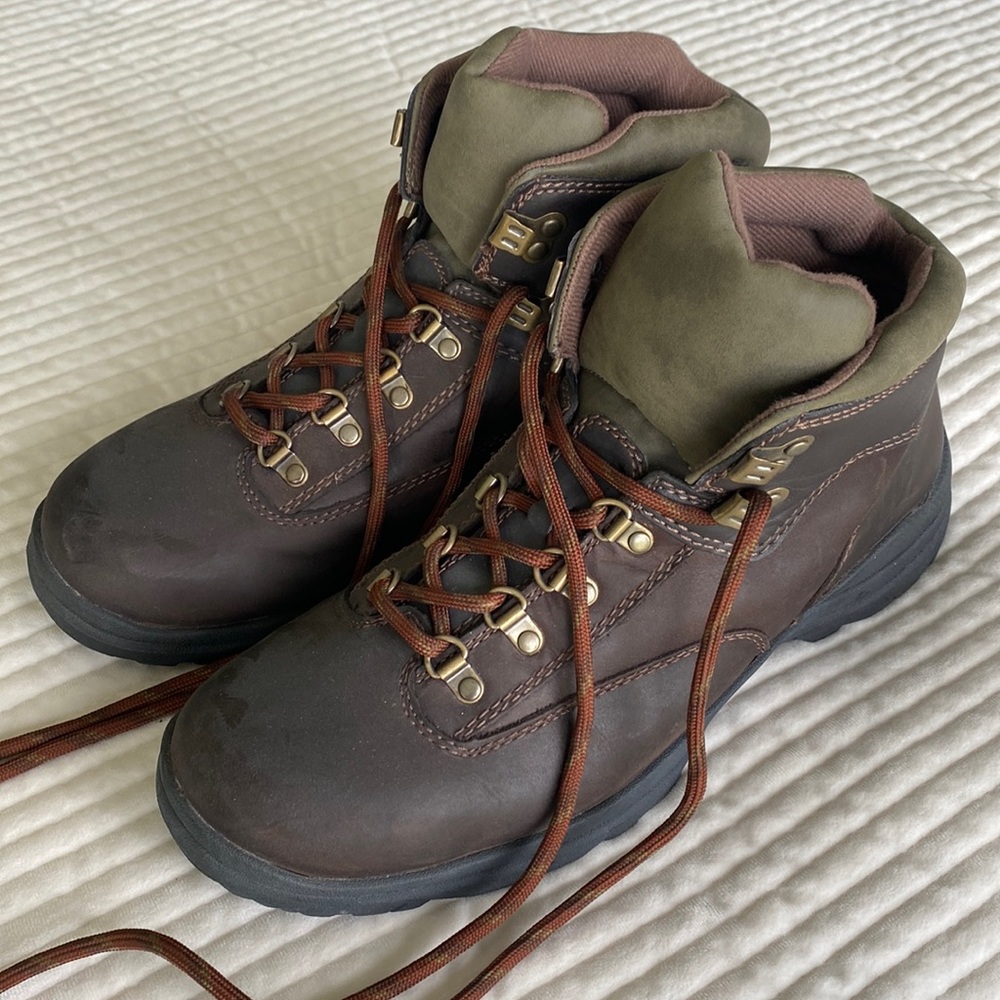 Men’s Chaps boots.  Size 11M